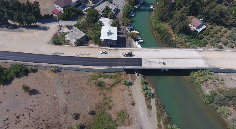 ARSUZ ULUÇINAR MAHALLESİ’NDEKİ KÖPRÜ YOLU ASFALTLANIYOR