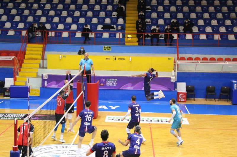 HATAY BÜYÜKŞEHİR BELEDİYESPOR’UN ZİRVE TAKİBİ SÜRÜYOR