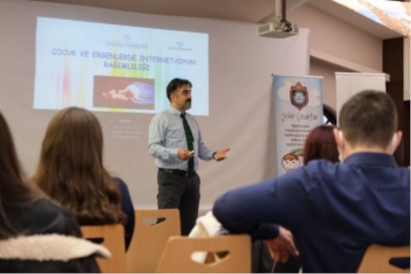 EBEVEYNLERLE İNTERNET VE OYUN BAĞIMLILIĞI KONUŞULDU