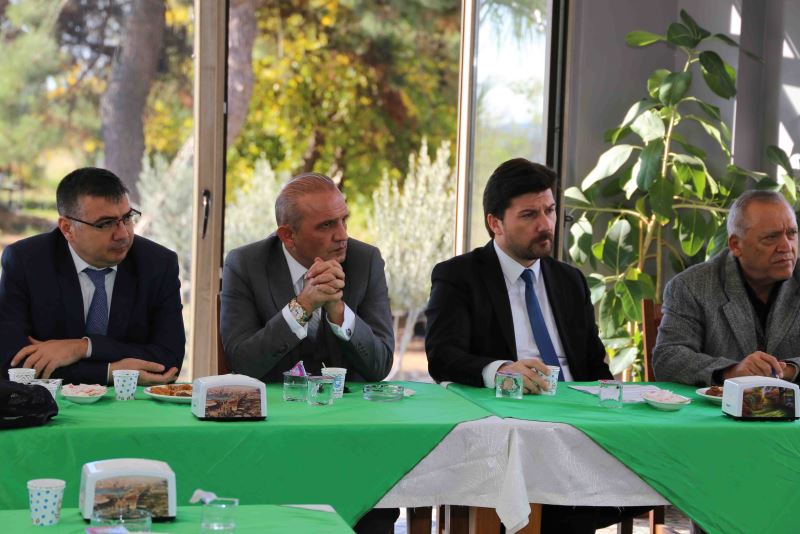 HBB YÖNETİCİLERİ ERZİNLİ MUHTARLARLA BİR ARAYA GELDİ