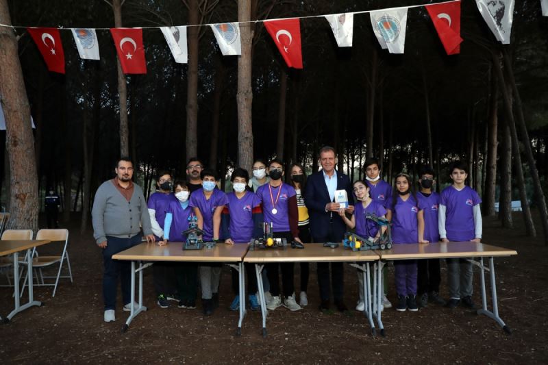 Başkan Seçer, Robotik Kodlamada Ödül Kazanan Öğrencilerle Buluştu