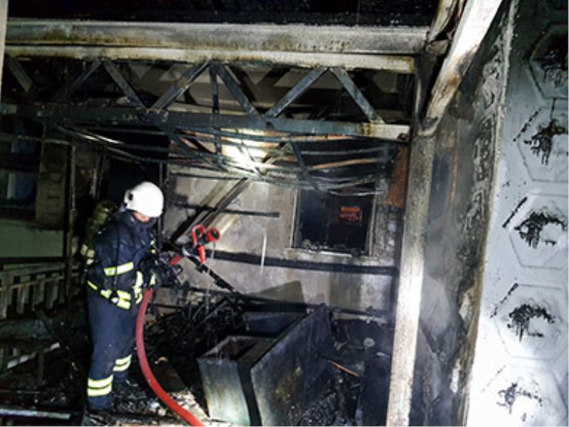 Yangında hasar gören Bahtiyar Camisi’ni Büyükşehir onarıyor