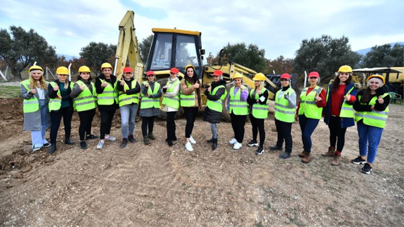 İzmir’de kadınlar her işi yapar