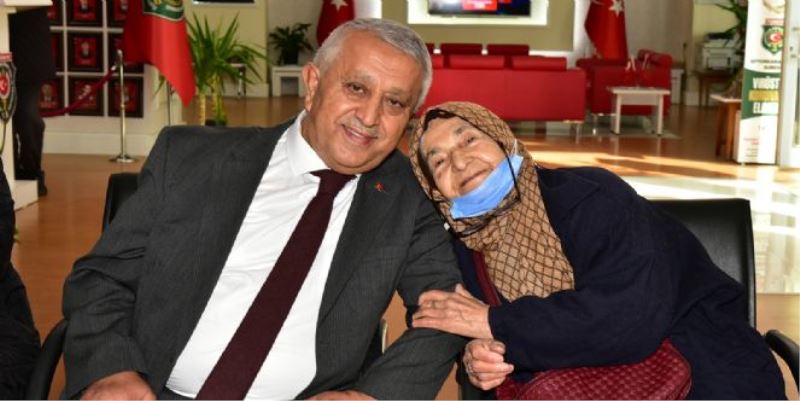 BAŞKANIMIZ ZEYBEK´TEN ŞEHİT AİLELERİ DERNEĞİNE ZİYARET