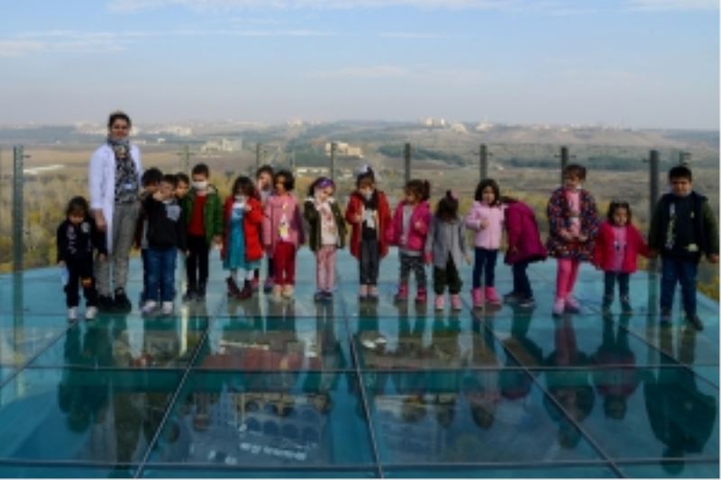 Minikler Fiskaya Cam Terasına konuk oldu