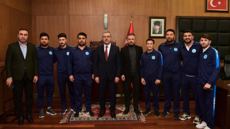 Şampiyon Pehlivanlardan Başkan Güngör’e Ziyaret