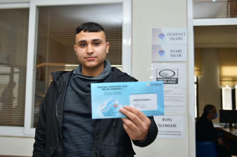 Büyükşehir, Yılbaşı Öncesi Öğrenim Yardımının İlk Kısım Ödemesini Yatırarak Öğrencilerin Yüzünü Güldürdü