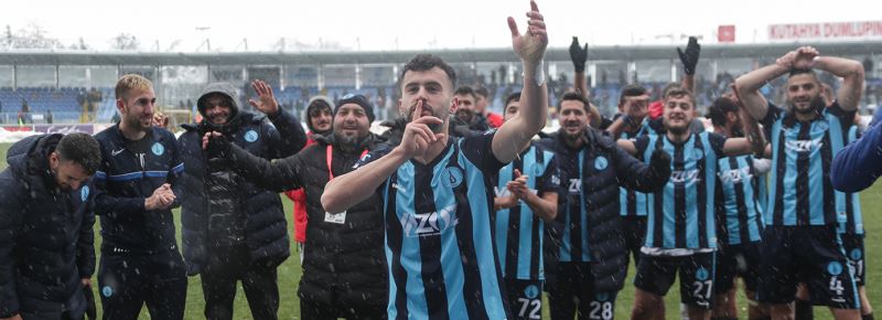 BELEDİYE KÜTAHYASPOR İLK YARIYI İKİNCİ SIRADA TAMAMLADI