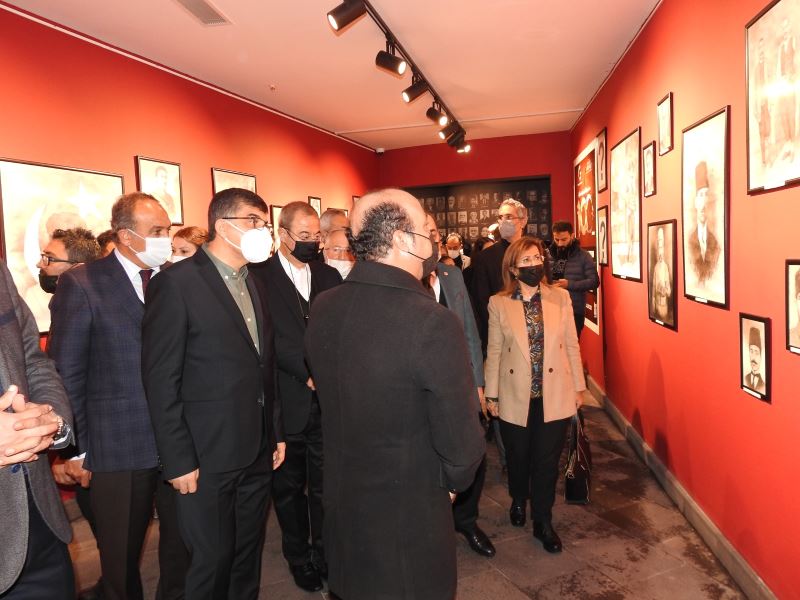 GAZİANTEP SAVUNMASI KAHRAMANLARI KARAKALEM RESİMLERİ SERGİSİ’NİN AÇILIŞ TÖRENİ DÜZENLENDİ