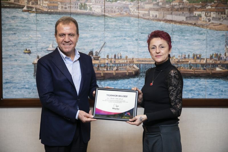 Başkan Seçer’den Türkiye’nin Konuştuğu Nikah Memuru Dilek Yörük’e Teşekkür Belgesi