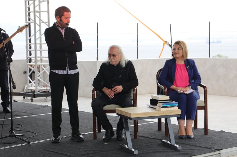 BAŞKAN HÜRRİYET SANAT AKADEMİSİNİ ANLATTI