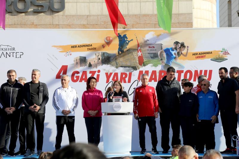 GAZİANTEP’İN KURTULUŞUN 101’İNCİ YILI ETKİNLİKLERİ KAPSAMINDA 4’ÜNCÜ GAZİ YARI MARATONU KOŞULDU