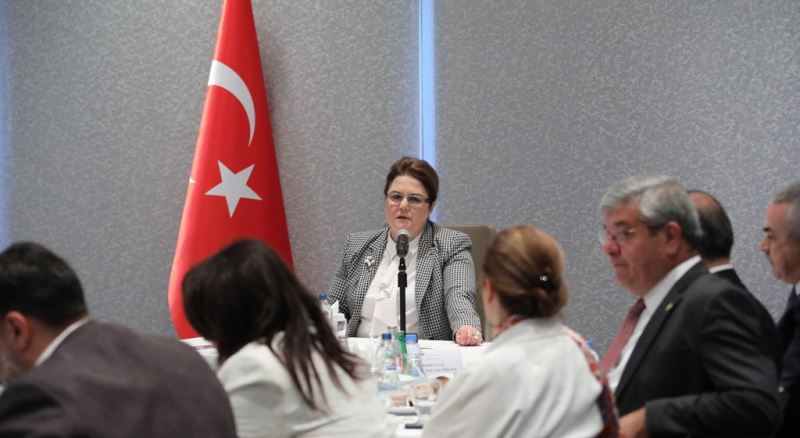 Bakanımız Derya Yanık Roman Vatandaşların Yoğunluklu Yaşadığı Bölgelerin Milletvekilleriyle Buluştu