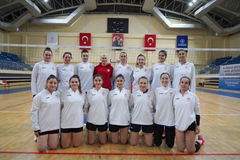 BAŞKAN V. MELEK MIZRAK SUBAŞI YENİ SEZON ÖNCESİ BİZİM KIZLARLA BİR ARAYA GELDİ