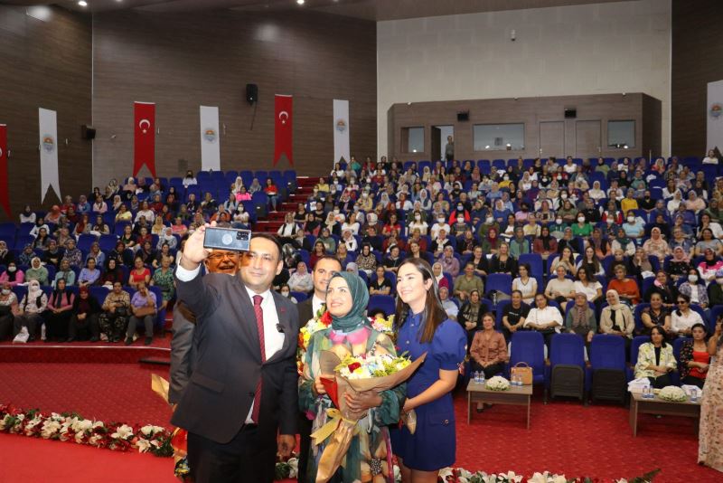 KADIN SAĞLIĞI PANELİNDE, ORYANTAL OYNAYARAK EGZERSİZ YAPTILAR