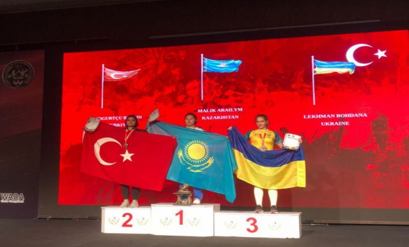 Bilek Güreşinde Büyükşehir Ödüle Doymuyor