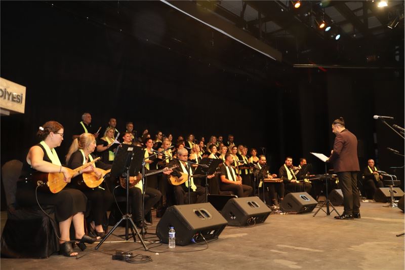 BOZKIRIN TEZENESİ NEŞET ERTAŞ SEVİLEN TÜRKÜLERİYLE ANILDI