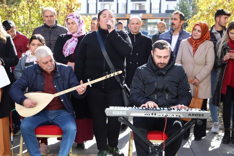 ARDAHAN’DA 29 EKİM CUMHURİYET BAYRAMI COŞKUYLA KUTLANDI