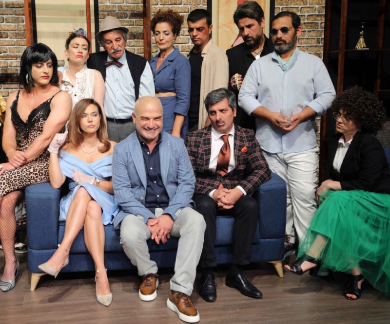 PERDELER “YALANCI ARANIYOR” İLE AÇILIYOR