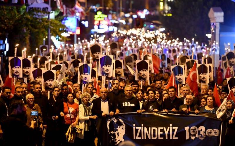 Antalya’da geceyi meşaleler aydınlattı