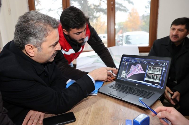 BAŞKAN EROĞLU: “GÜMENEK BÖLGENİN EN GÜZEL MİLLET BAHÇESİ OLACAK”