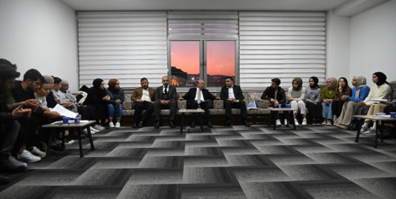 Talha Bayrakcı Gençlik Merkezi’nde gençlerle buluşan Başkan Pekyatırmacı, “GENÇLERİMİZE OLAN İNANCIMIZ TAM”