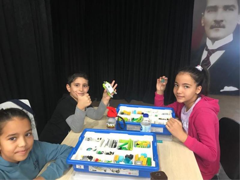 Bayraklılı çocuklar geleceği ‘kodluyor’