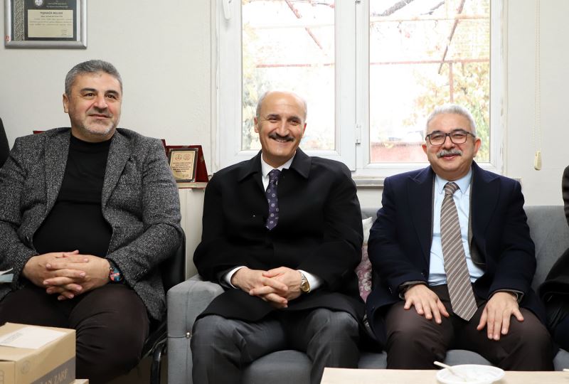 BAŞKAN OKAY DOĞUKENT APARTMAN GÖREVLİLERİ İLE BİR ARAYA GELDİ