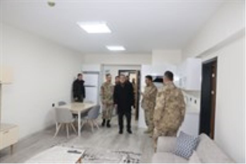 Vali/Belediye Başkan Vekilimiz Sayın İdris AKBIYIK, İl Jandarma Komutanı Tümgeneral Coşkun SEL’i makamında ziyaret etti.