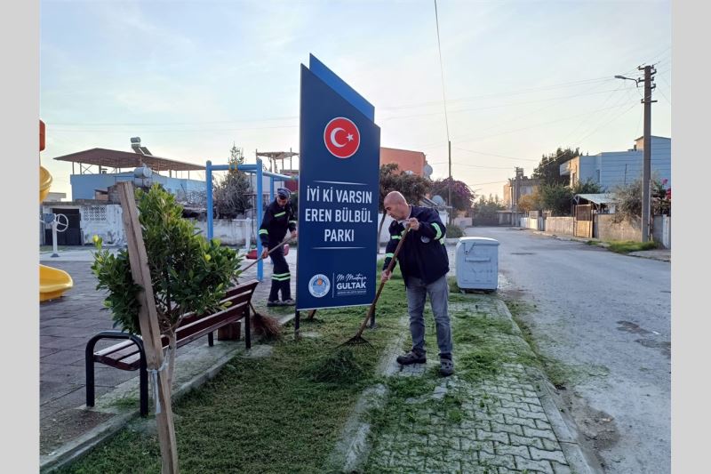 AKDENİZ’DE PARK, YEŞİL ALAN VE SPOR TESİSLERİ BAKIMDAN GEÇİYOR