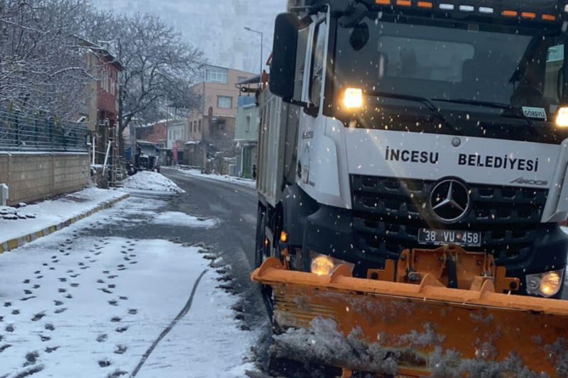 Mevsimin ilk karı düştü
