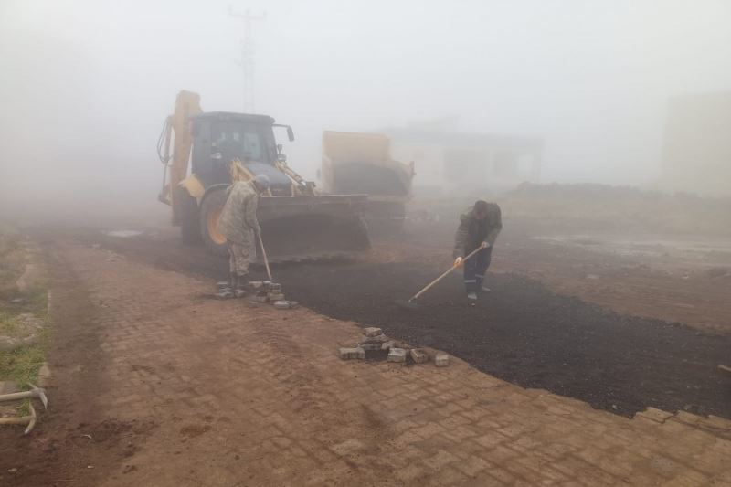 Sis ve soğuk havaya rağmen çalışmaya devam.