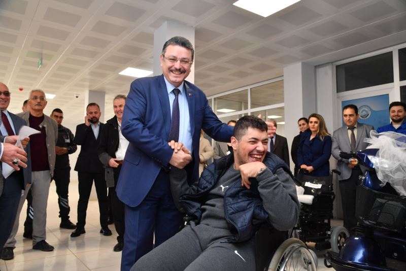 Özel gereksinimli bireylerin akülü araç sevinci!