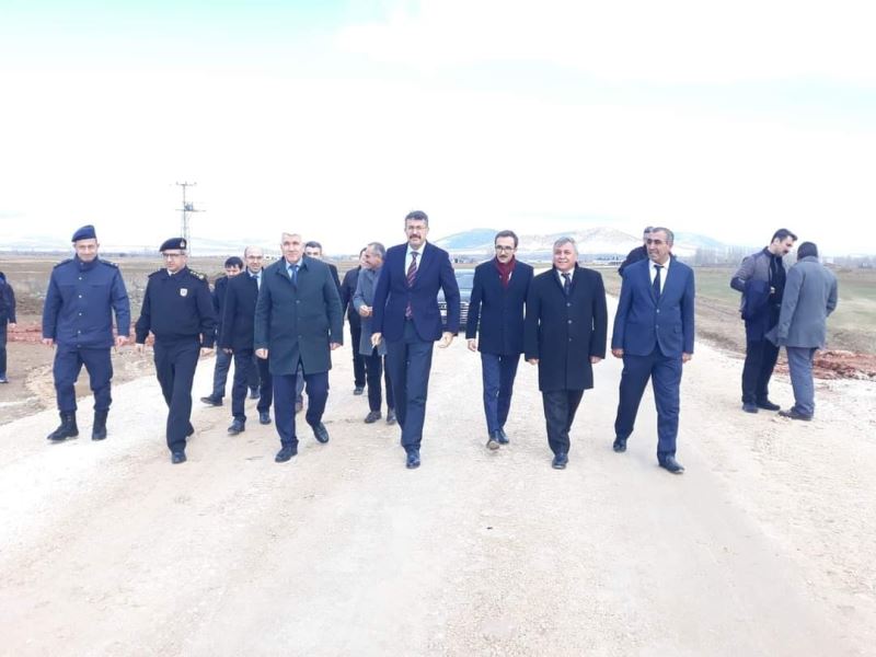 Altıntaş Üçhüyük Yalnızsaray Bağlantı Yolunda Çalışmalar Devam Ediyor...