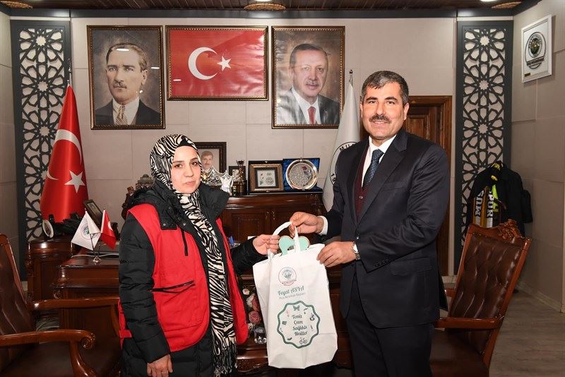 Uluslararası İnsani Yardım Organizasyonun gönüllü üyelerini İl Müftümüz İbrahim Halil Demir ile birlikte tarihi hizmet binamızda ağırladık.