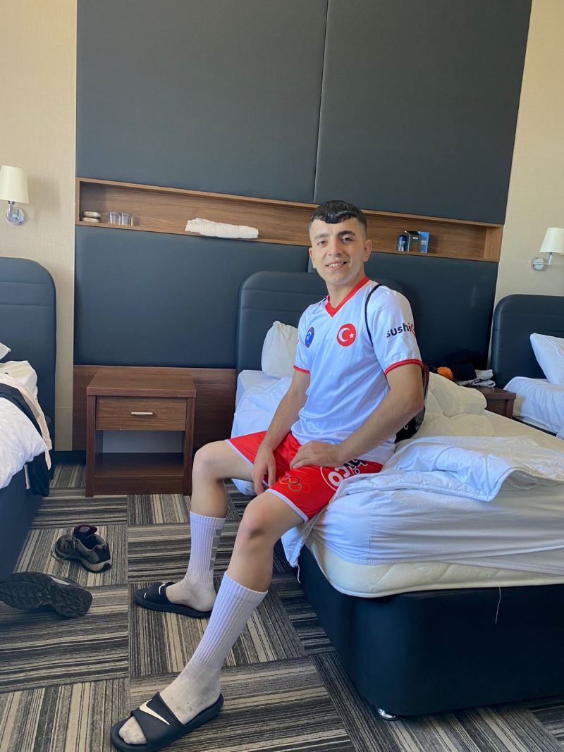 İŞİTME ENGELLİ FUTBOLCULARIMIZ MİLLİ TAKIMA DAVET EDİLDİ