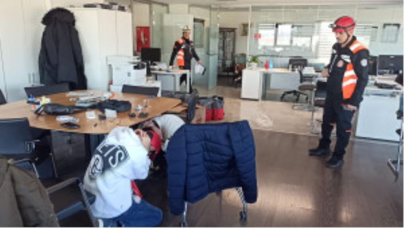 ÜMRANİYE BELEDİYESİNDE ÇÖK-KAPAN-TUTUN VE TAHLİYE ET TATBİKATI YAPILDI