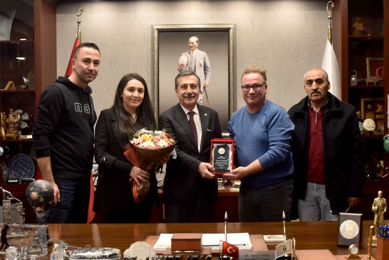 BİR TEBESSÜM BİR MUTLULUK GÖNÜLLÜLERİNDEN BAŞKAN ATAÇ