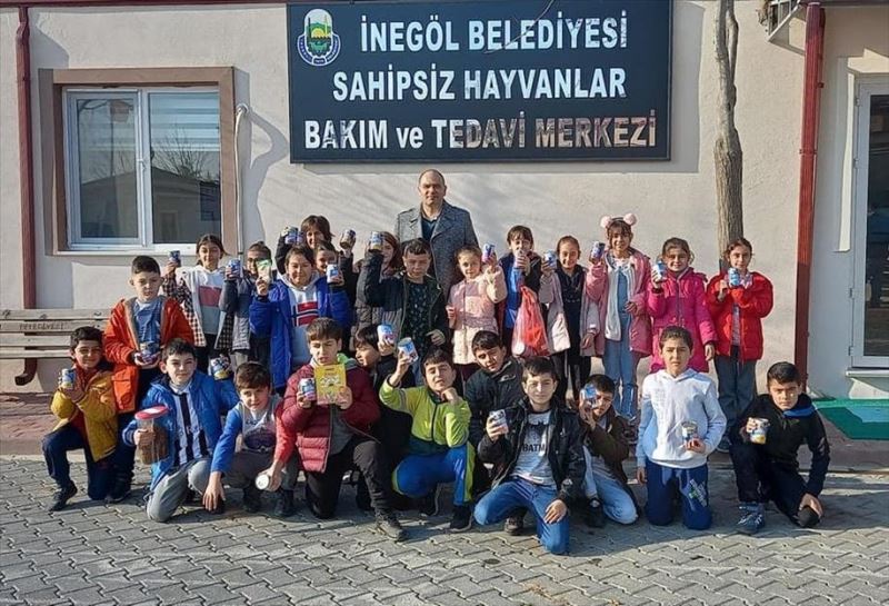 İnegöllü Çocuklar Hayvan Sevgisiyle Büyüyor