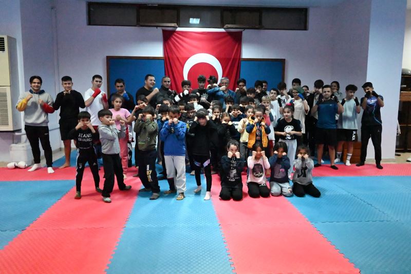 Velilerden Başkan Topaloğlu’na salon teşekkürü