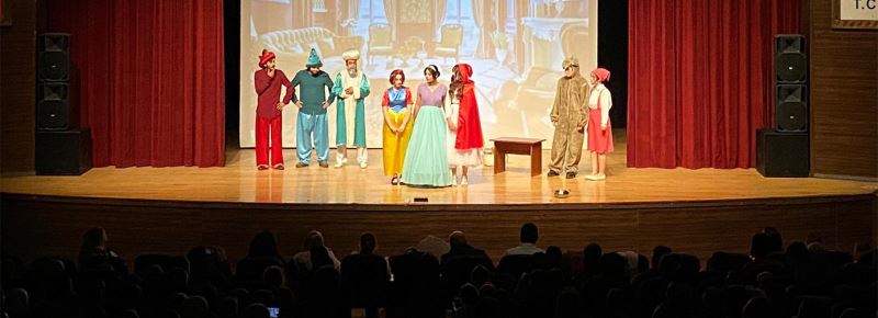 AYNA AYNA SÖYLE BANA KEYİFLE İZLENDİ