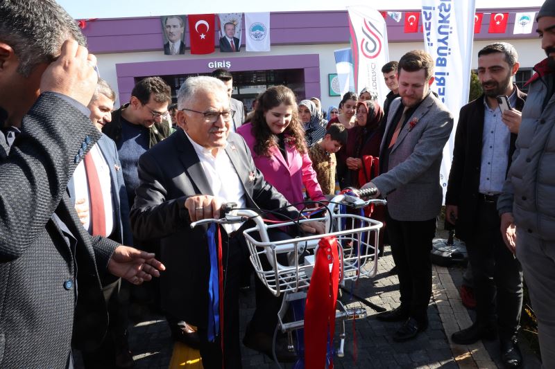 Büyükkılıç’tan Duygulandıran Jest