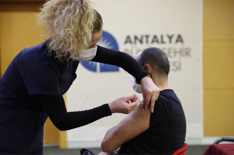 Büyükşehir çalışanlarına 3’üncü doz aşı