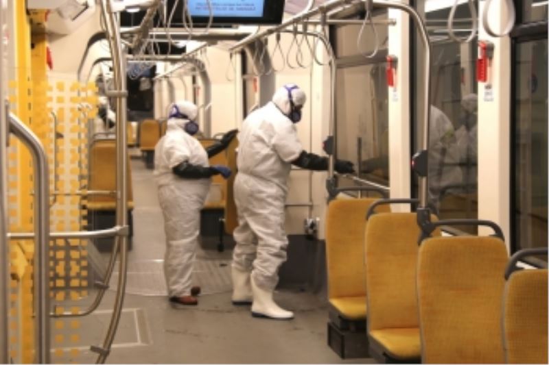 TRAMVAYLARDA  DEZENFEKSİYON ÇALIŞMALARI ARALIKSIZ SÜRÜYOR