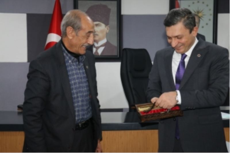 VALİ ŞAHİN GAZETECİLERİ UNUTMADI