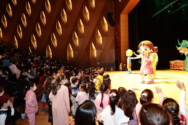 Büyükşehir’den çocuklara karne hediyesi