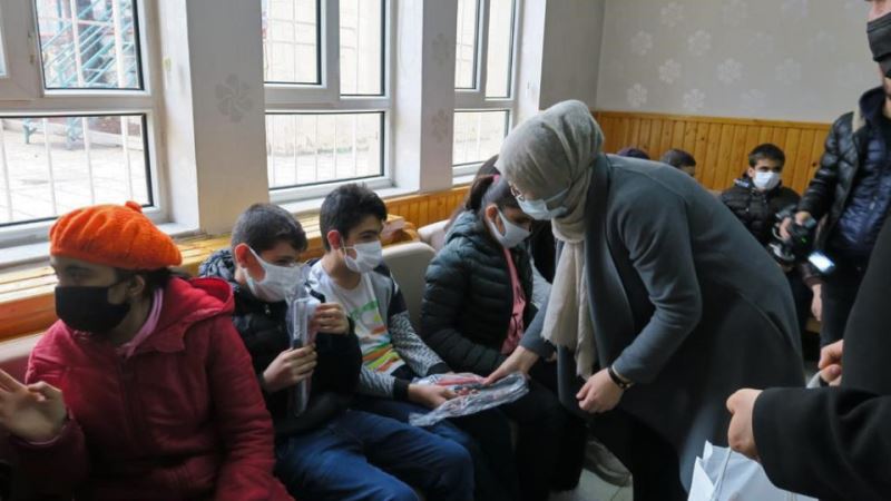 Büyükşehir’den Görme Engelliler Okuluna Ziyaret