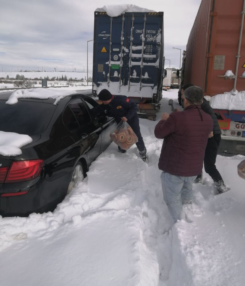 BÜYÜKŞEHİR, ŞEHRİN DÖRT BİR YANINA YARDIM İÇİN EKİPLERİNİ SEFERBER ETTİ