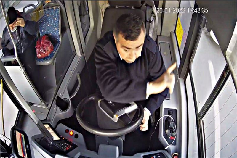 Güzergâhı hastaneye çevirip kalbi duran hastanın hayatını kurtardı