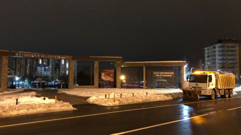Büyükşehir Ekipleri Kar Nöbetinde
